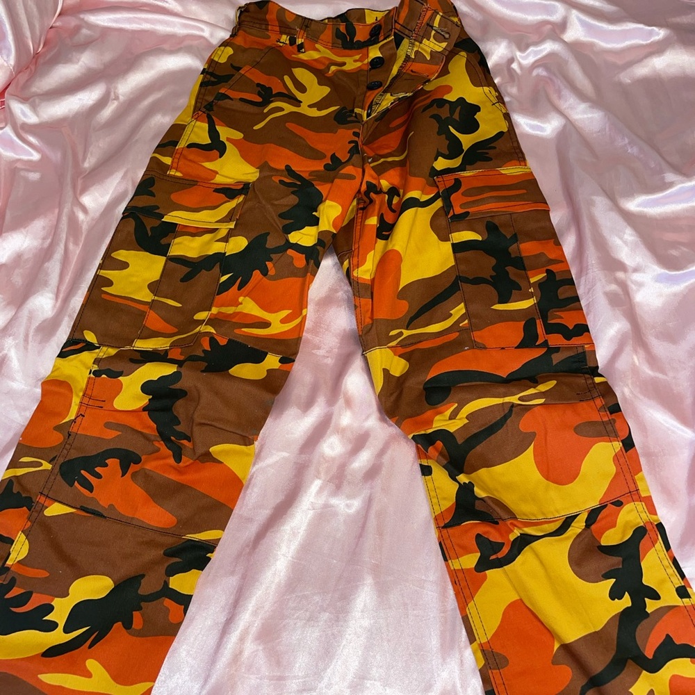Zumies orange camo pants waist 23-27. Good condition.